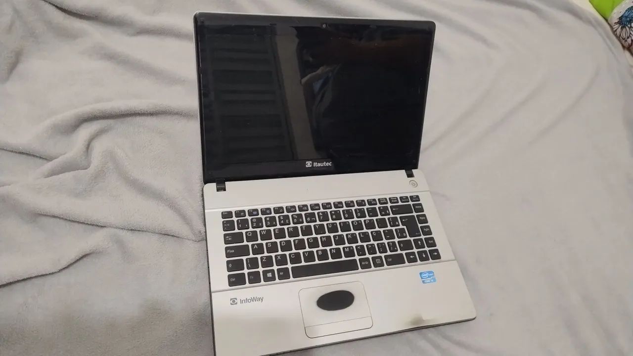 Notebook Itautec 4GB Ram. SSD 280gb ( Rápido )