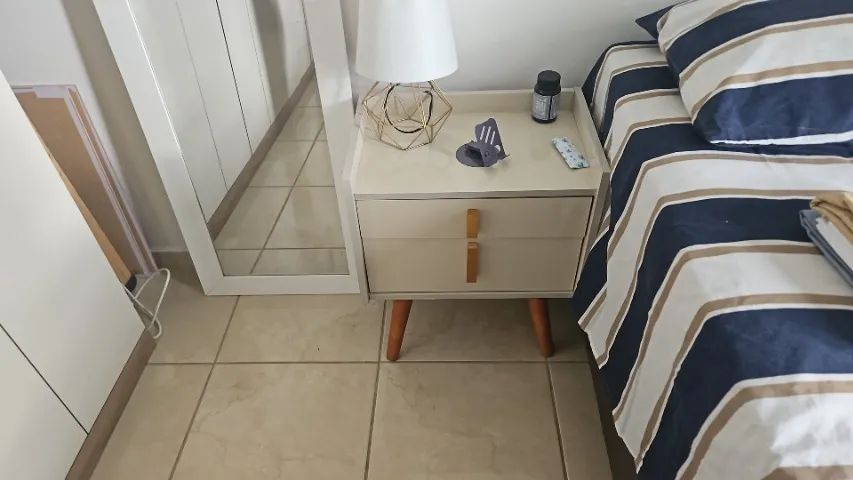Mesa criado mudo semi-nova