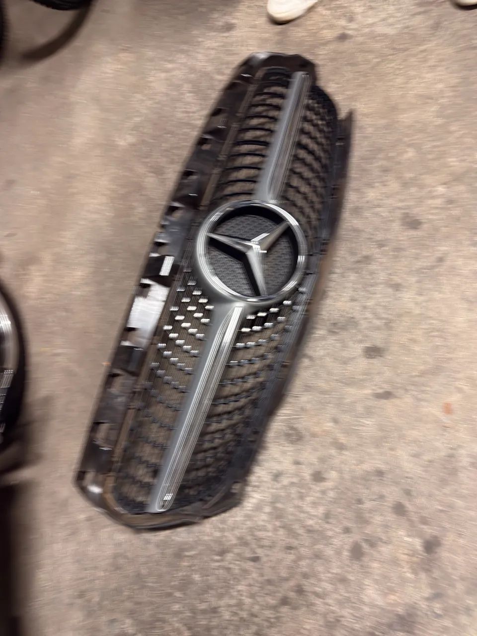 Grade da Mercedes C200 - Foto 2