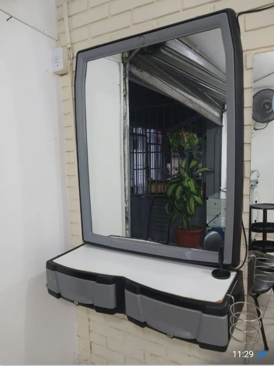 Vende-se bancadas com espelho e gavetas para salão de beleza.  - Foto 2