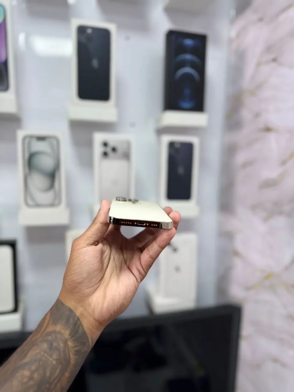 IPHONE 14 PRO 128GB GOLD<br>R$ 3.499,00 - Foto 4