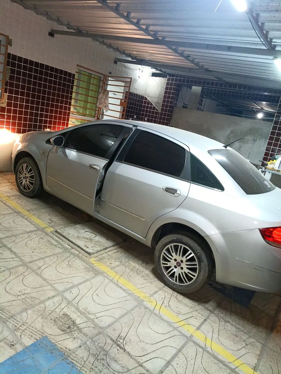 Fiat Linea Essence 1.8 Flex 16V 4P 2013 - Foto 3