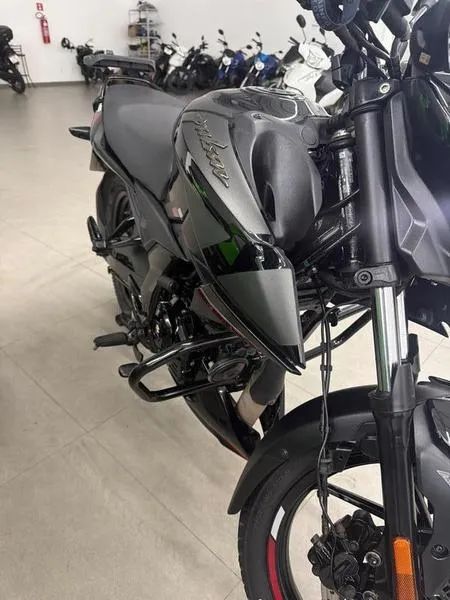 BAJAJ PULSAR N150 2026 - Foto 3