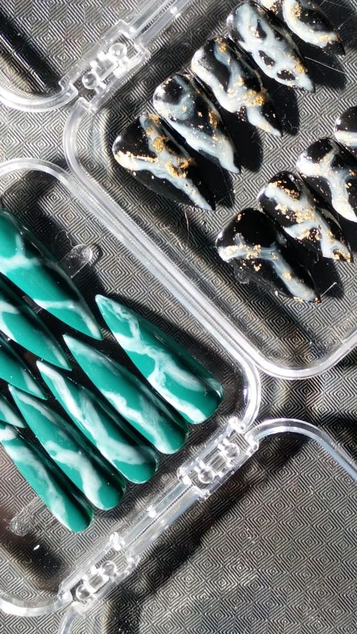 UNHAS POSTIÇAS EM GEL
