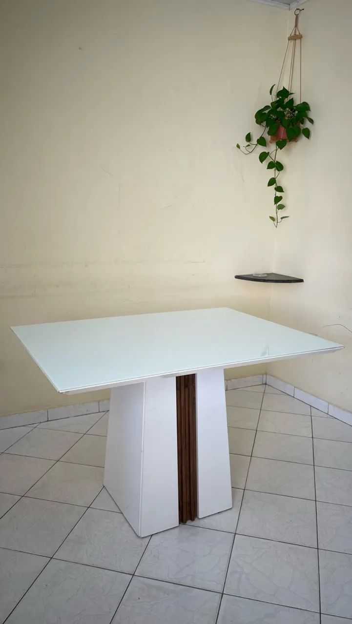Mesa de jantar retangular para 4 espaços