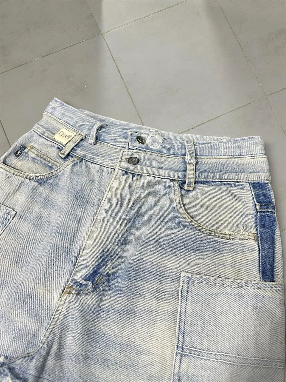 Bermuda Jeans Jorts Oversized - Customizada & Patchwork Autoral - Foto 4