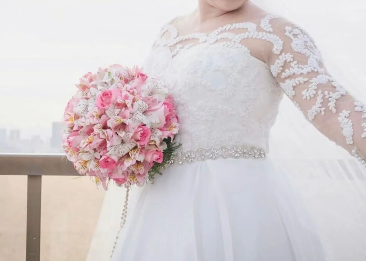 Vestido de noiva com renda e bordado cor marfim - Foto 4