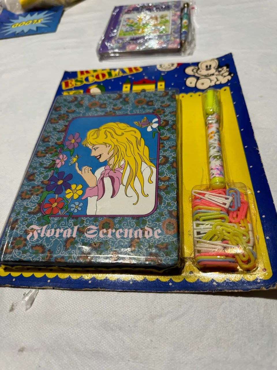 Kit raríssimo e antigo dos anos 80, com Diário, Clips Coloridos e Caneta
