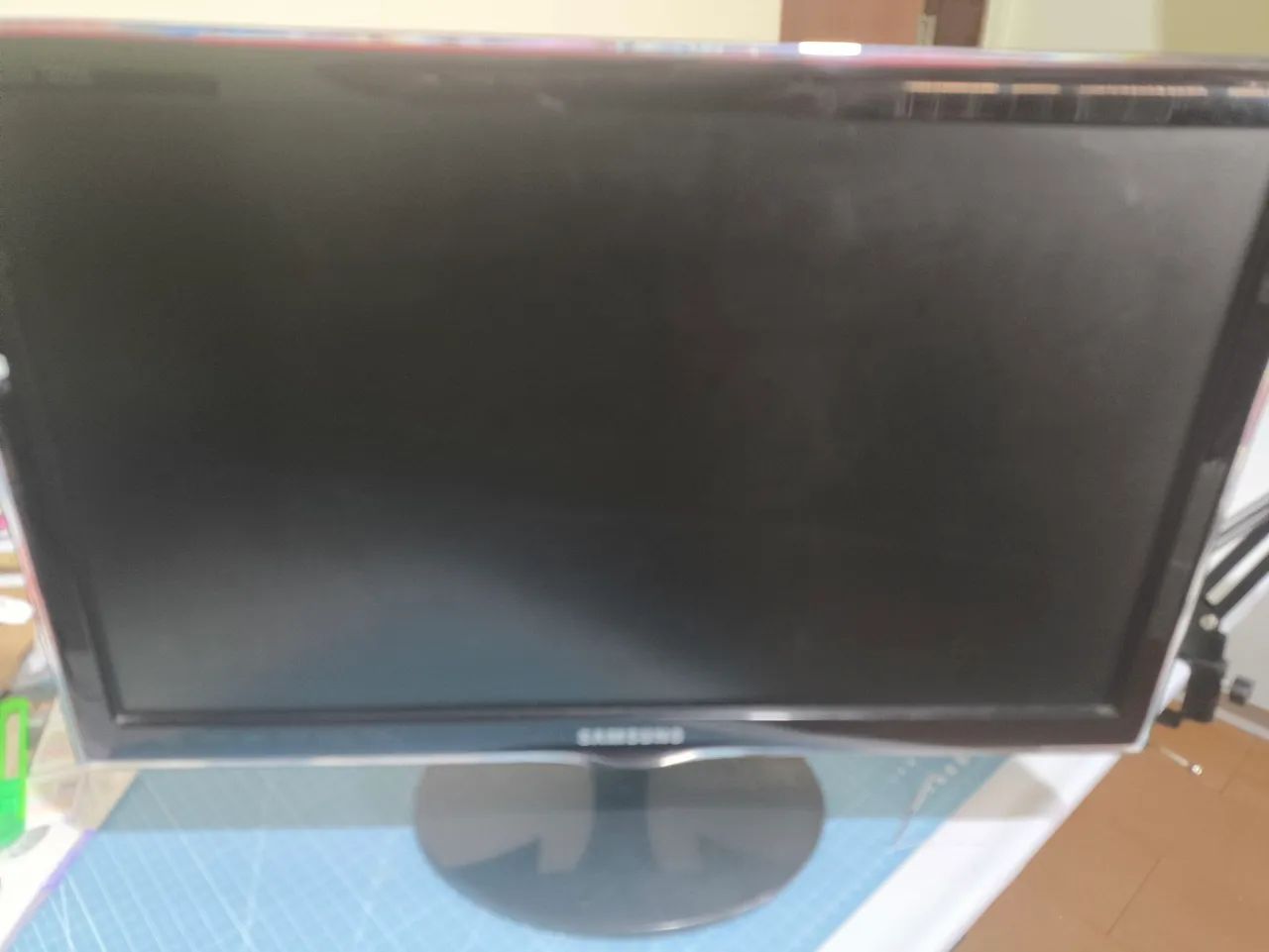 MONITOR TV SAMSUNG COM BASE EM BOM ESTADO 