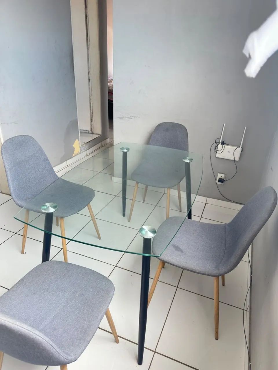 Vendo Mesa com 4 cadeiras  - Foto 2