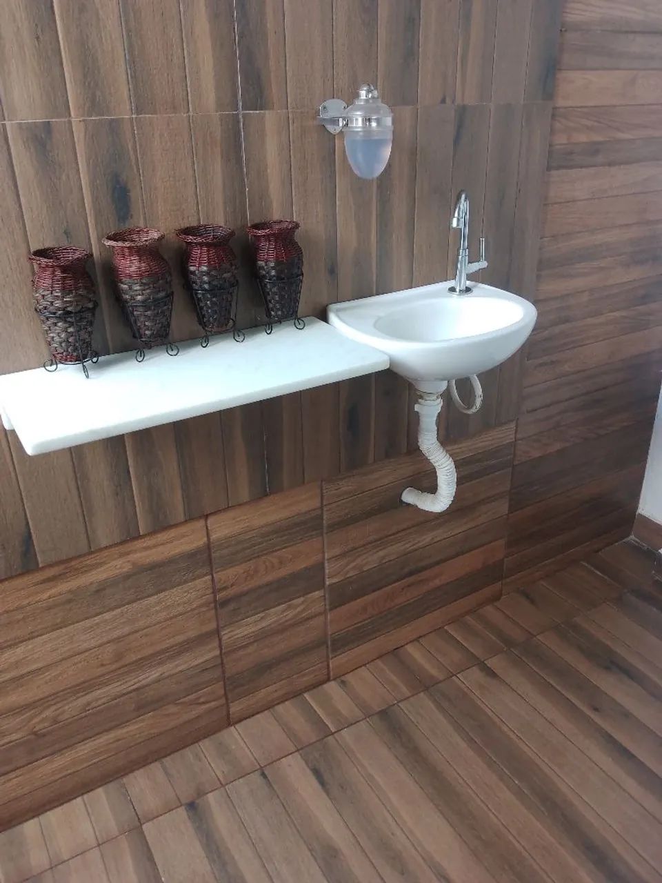 CASA COM CHÁCARA BEM ESTABILIZADA