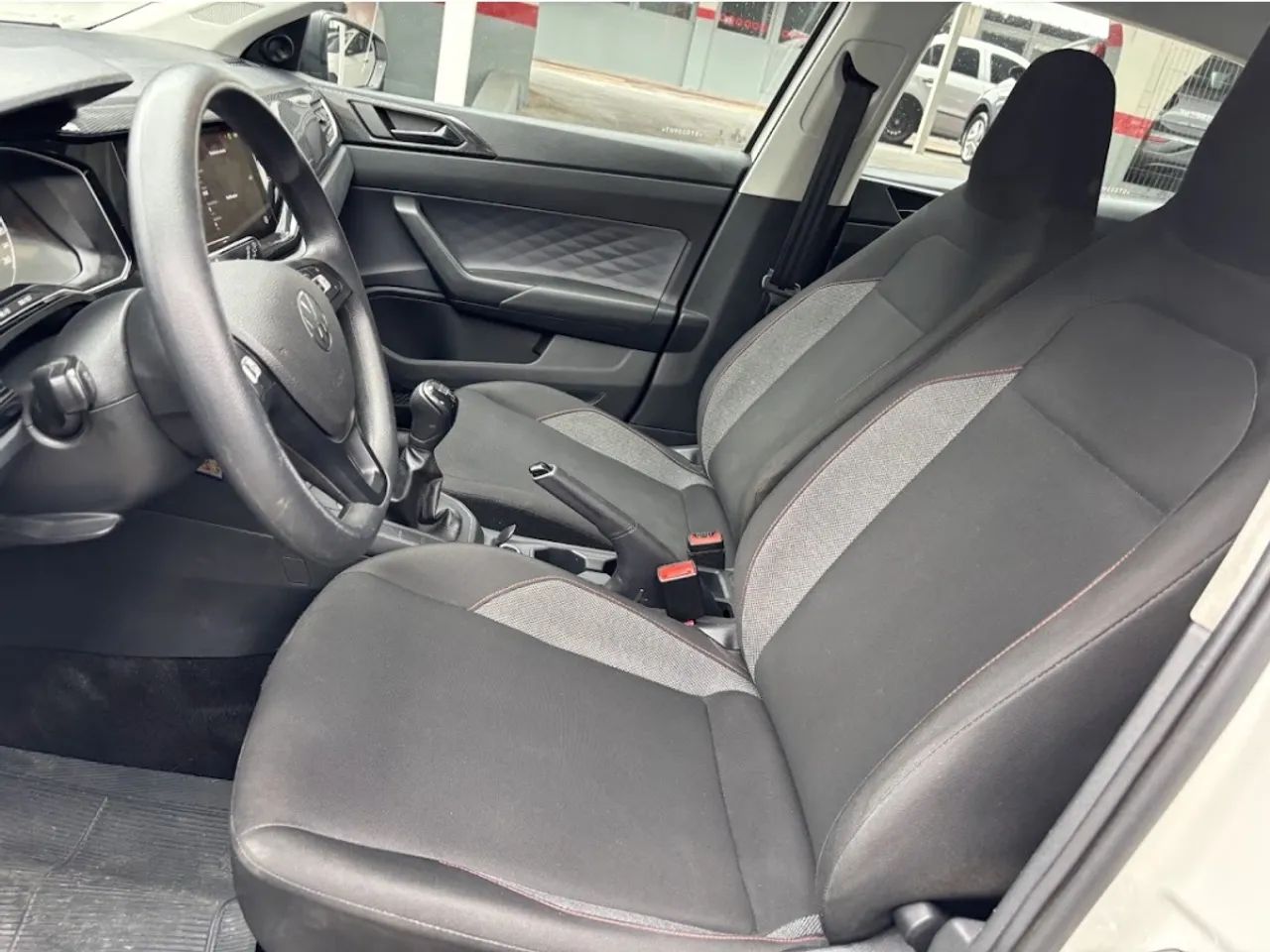 Volkswagen Polo Track 1.0 Flex 12V 5p, foto 8 de 15