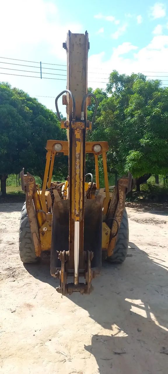 Retroescavadeira MF86 4x2