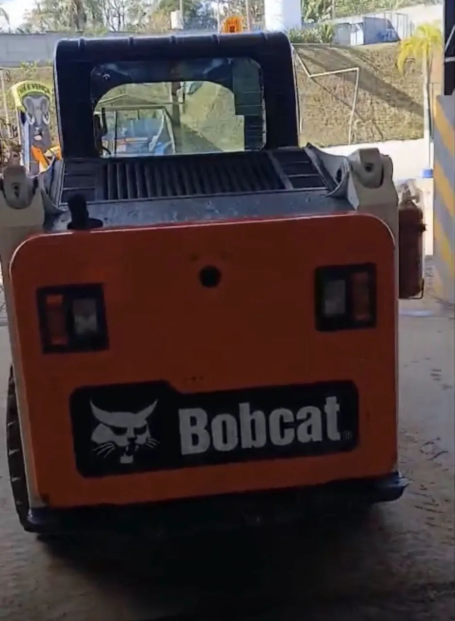 Minicarregadeira Bobcat S450 ano 2025, com ar condicionado, 1.300 horas, em SP - Foto 5