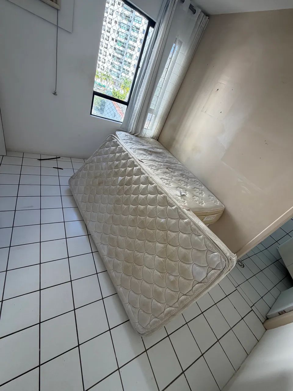 2 Colchões solteiro com 1 base conjulgada extra - Foto 2