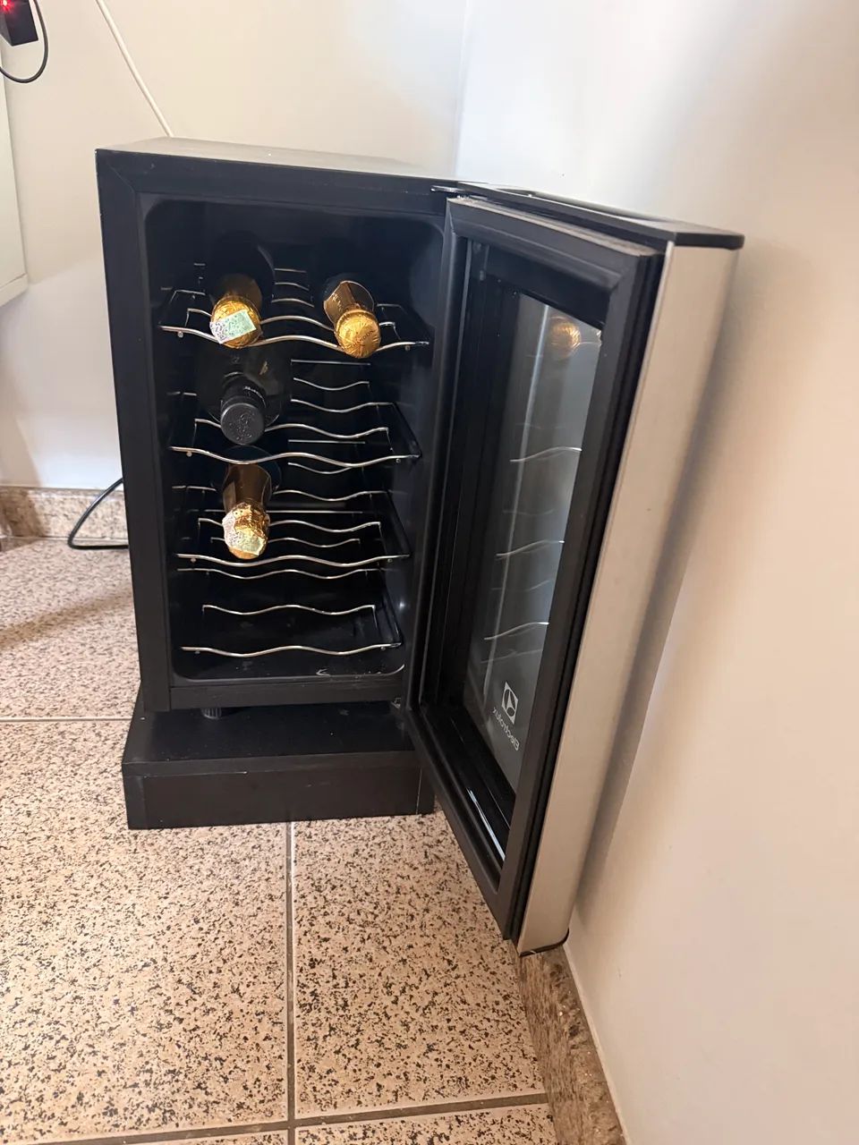 Adega Electrolux 8 garrafas - Foto 4