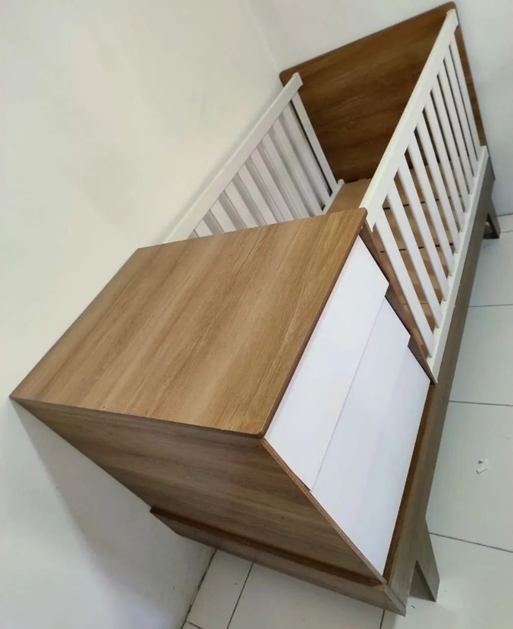 BERÇO COM GAVETAS E COLCHÃO - EXCELENTE ESTADO 