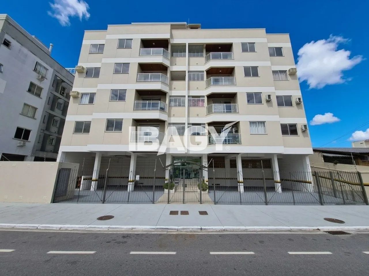 Excelente Apartamento 2 dormitório(s) em Capoeiras - Florianópolis