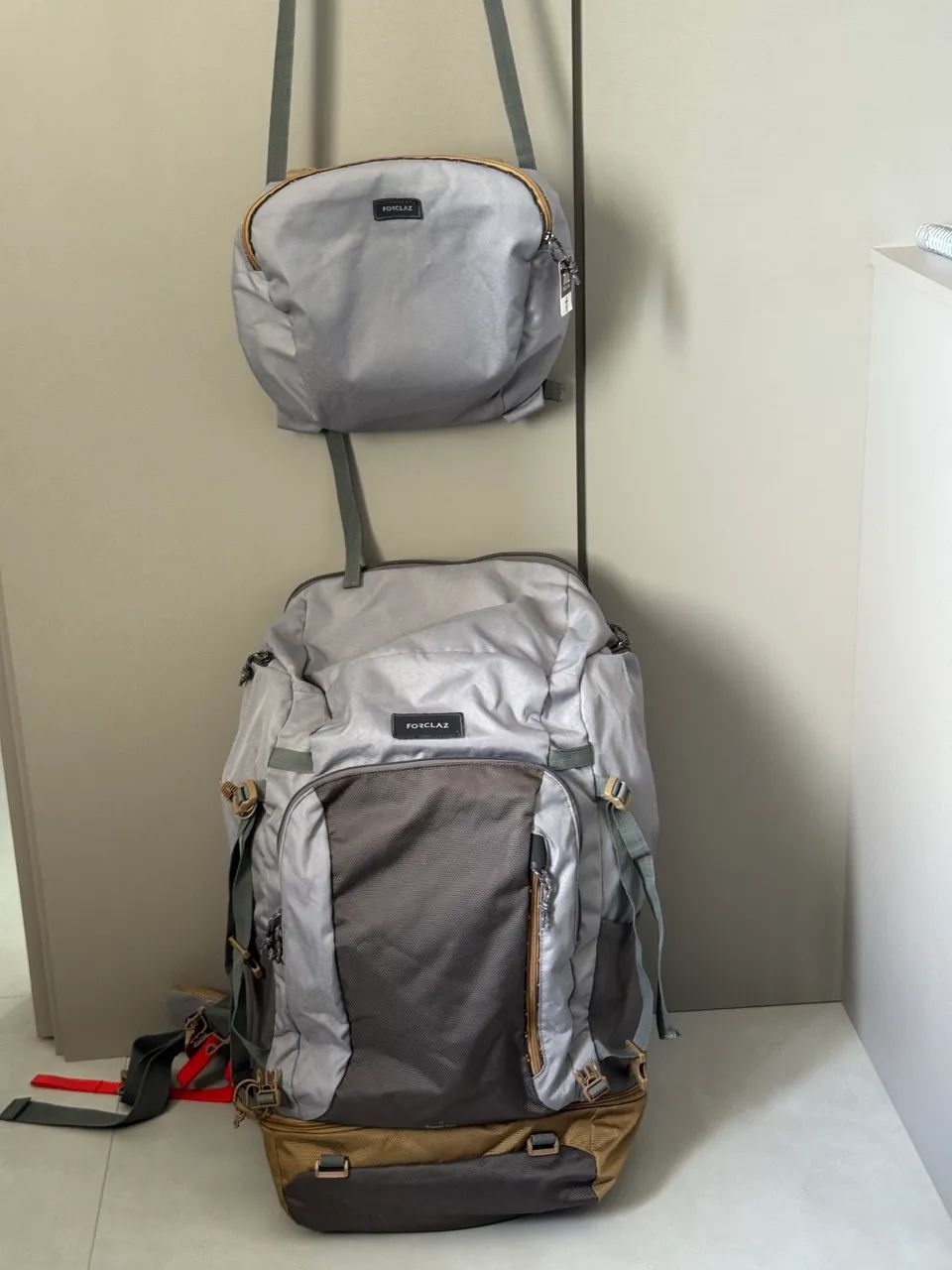 Mochila Para Viagem Travel 500 70 Litros Quechua Cor Cinza - Foto 2