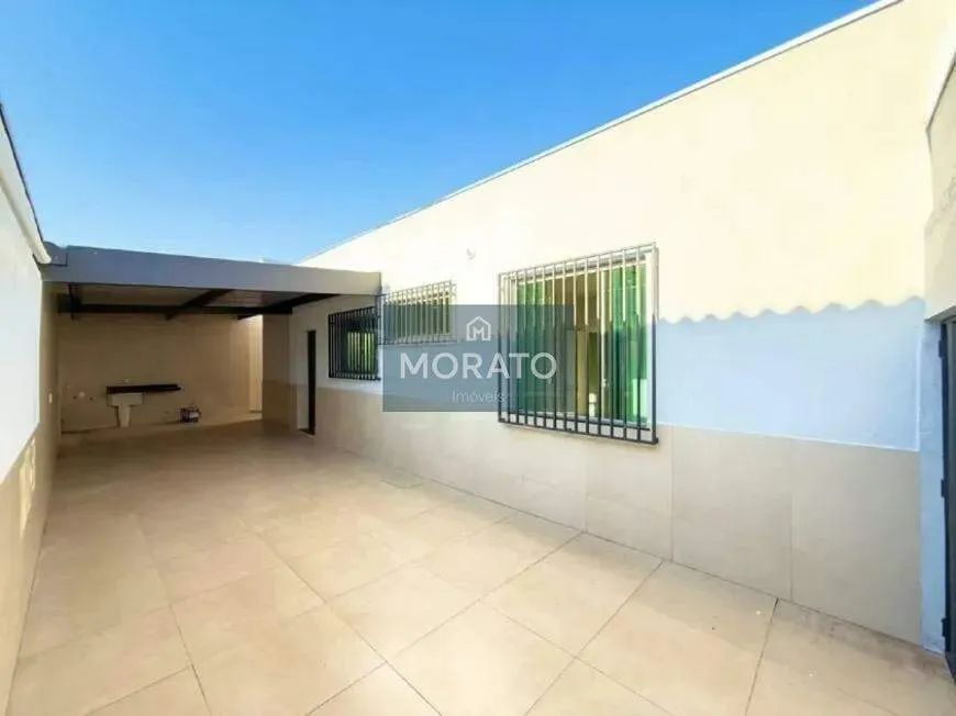Casa com 3 quartos sendo 1 suíte com 2 vagas de garagem no bairro Serrano. - Foto 4