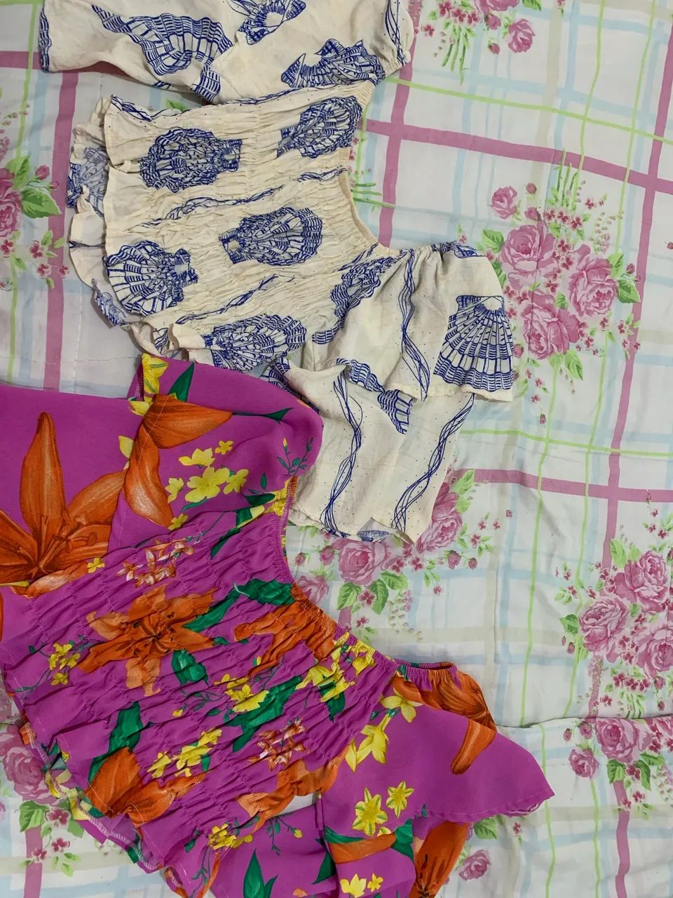 Blusas estampadas ombro a ombro - Foto 2