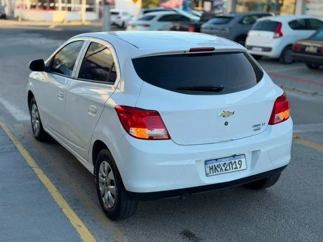 Chevrolet Onix Hatch LT 1.0 8V Flex Power Mec. 4P 2014 - Foto 4