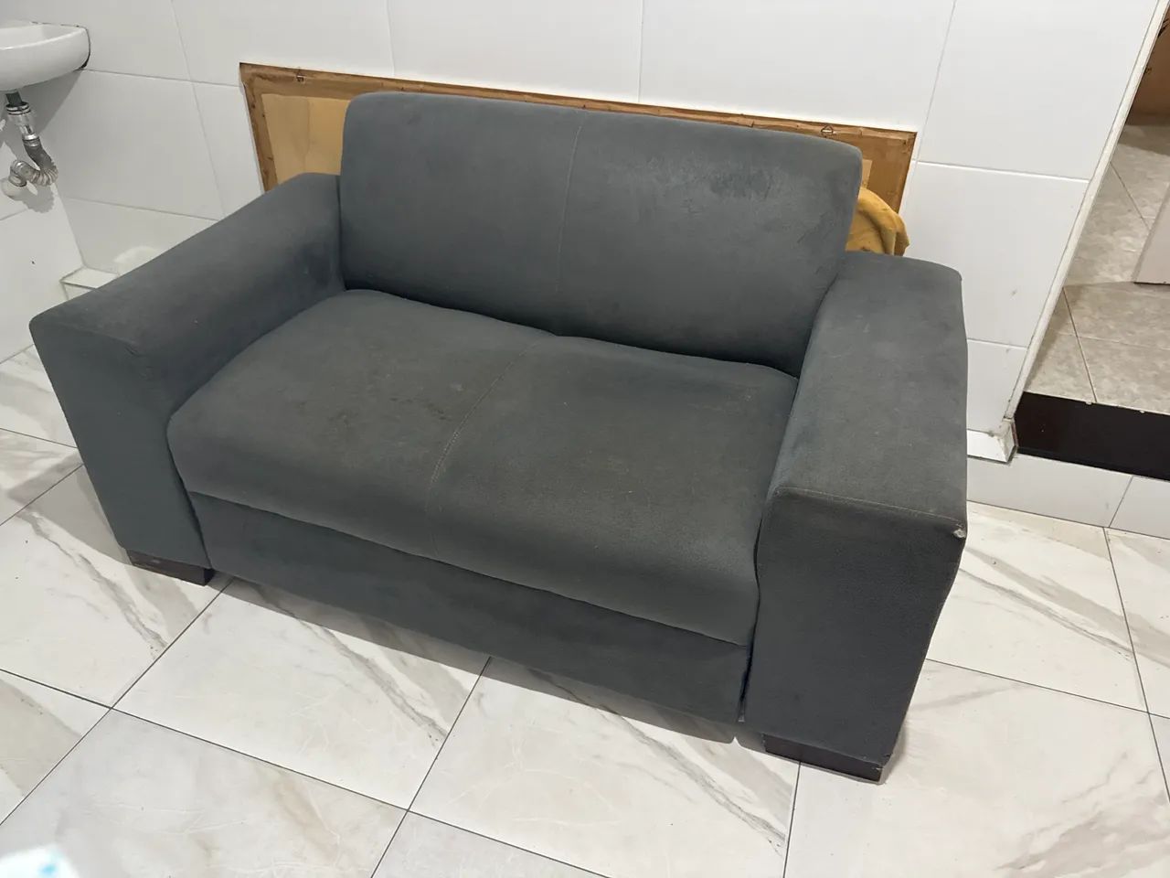 Sofá de dois lugares pra vender rápido 