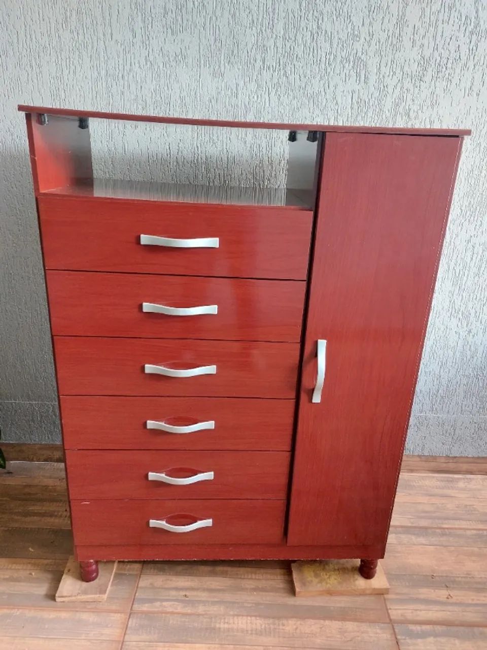 Comoda com 6 gavetas e 1 porta