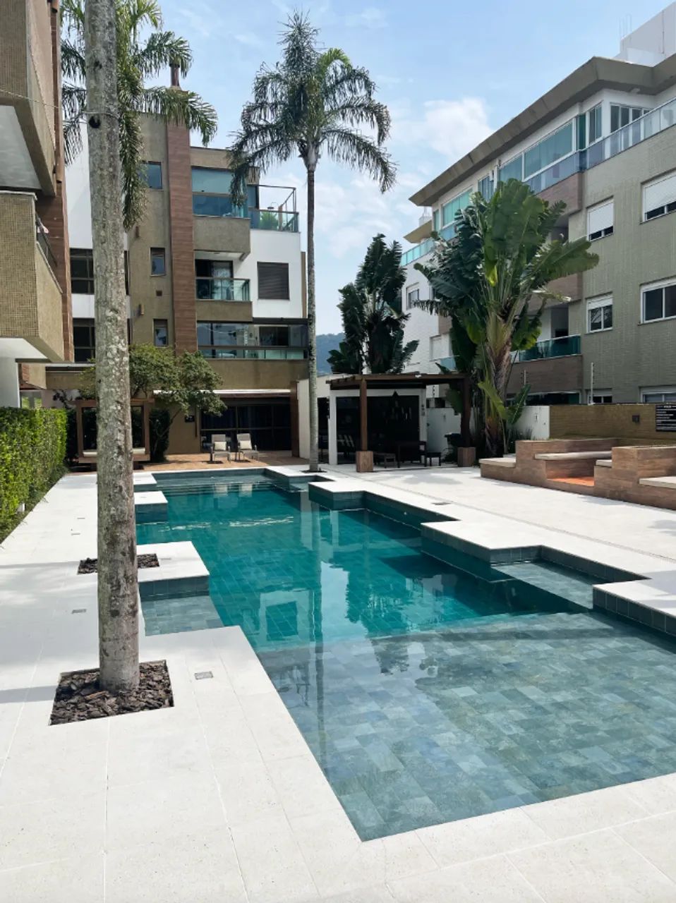Novo Campeche | Excelente Cobertura com Jacuzzi , duas suítes, 500m da praia, alto padrão