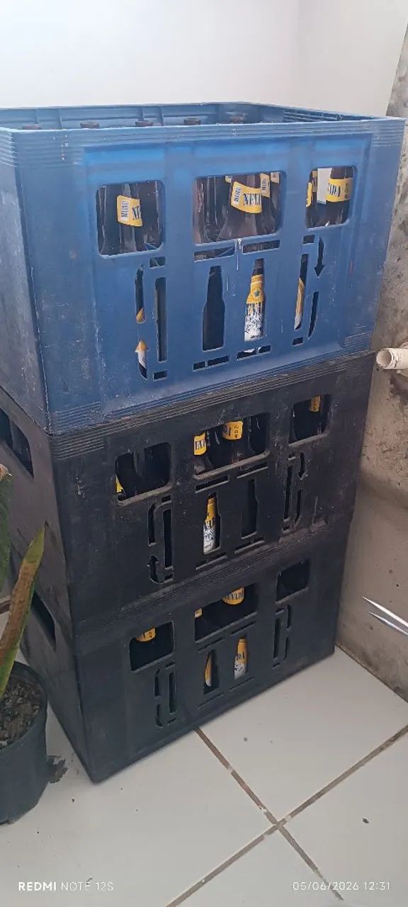 Engradado e vasilhame de cerveja 600 ml