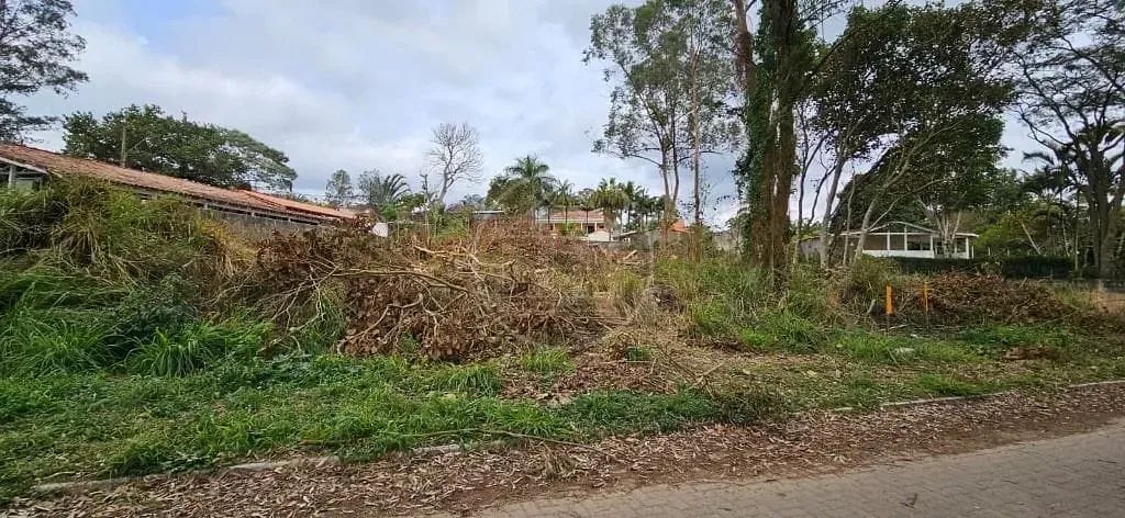 Terreno à venda em Parque do Terceiro Lago