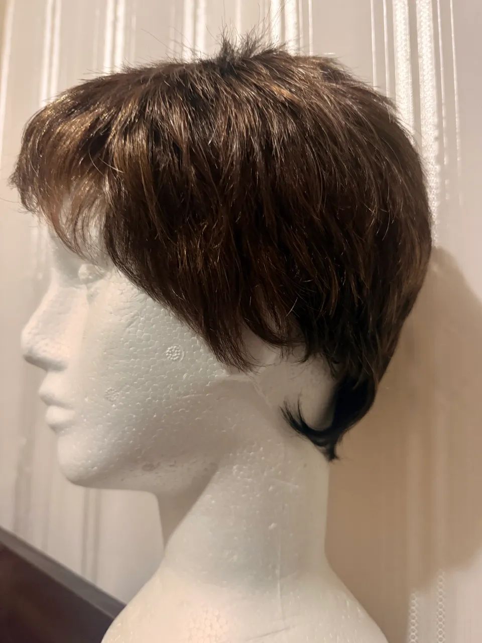 Peruca Hd Make Hair , marca Eva Gabor , modelo Pixie, curtinha . Praticamente nova . - Foto 5