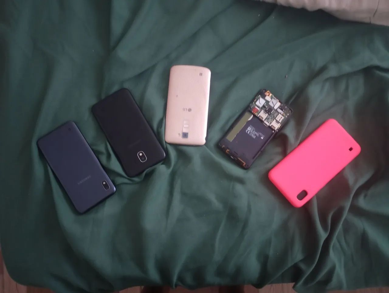 Lote de celulares "para consertar ou tirar peças"