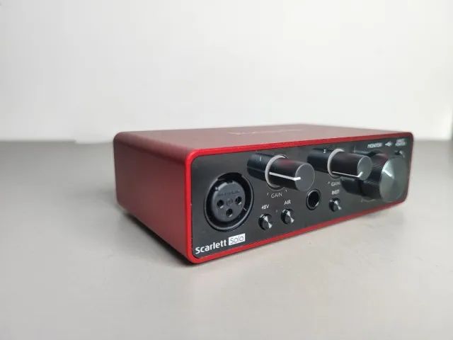 FOCUSRITE SCARLETT SOLO 3RD GEN - Equipamentos e Acessórios de Som
