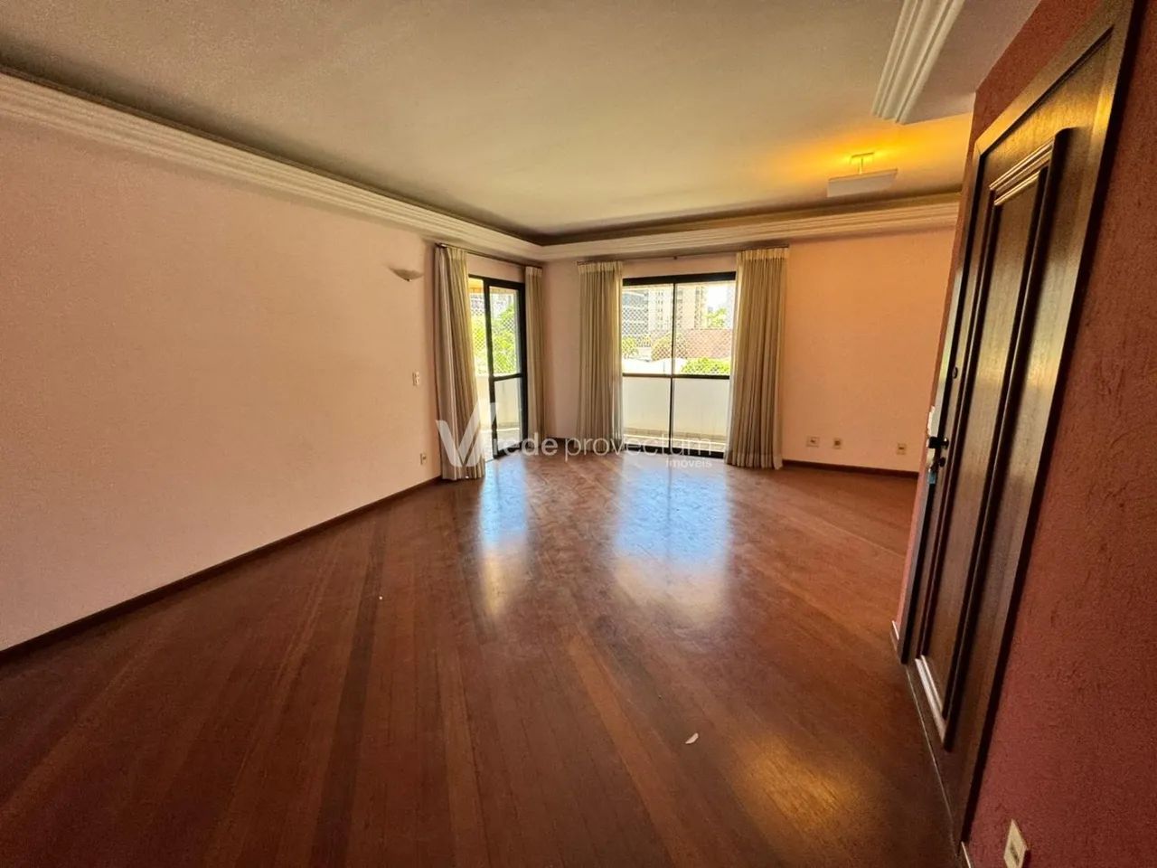 AMPLO APARTAMENTO COM 4 DORMITÓRIOS E LAZER COMPLETO NO CORAÇÃO DO CAMBUÍ