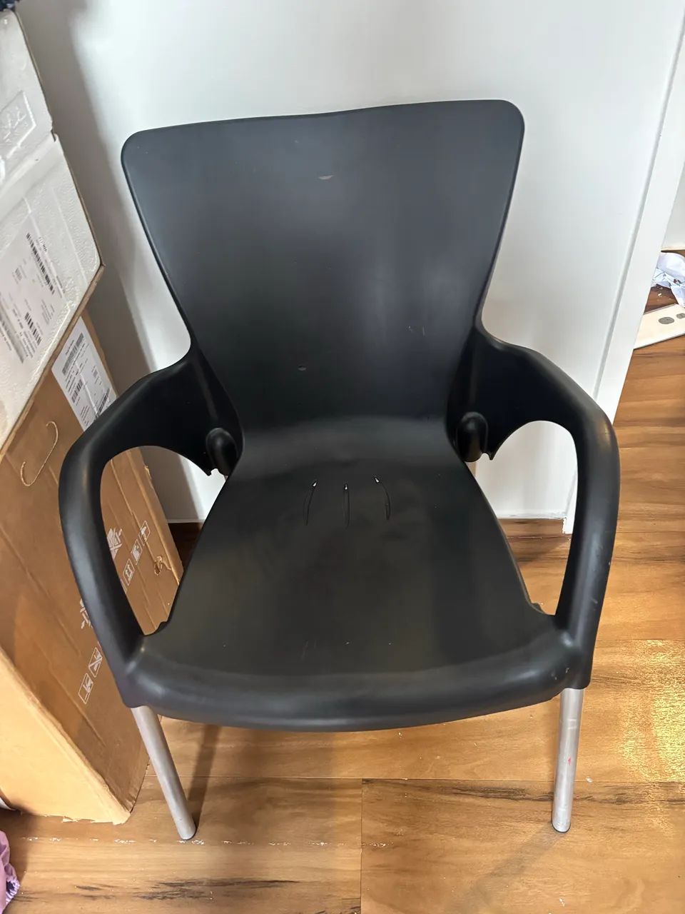 Cadeira de plástico para escritório  - Foto 2
