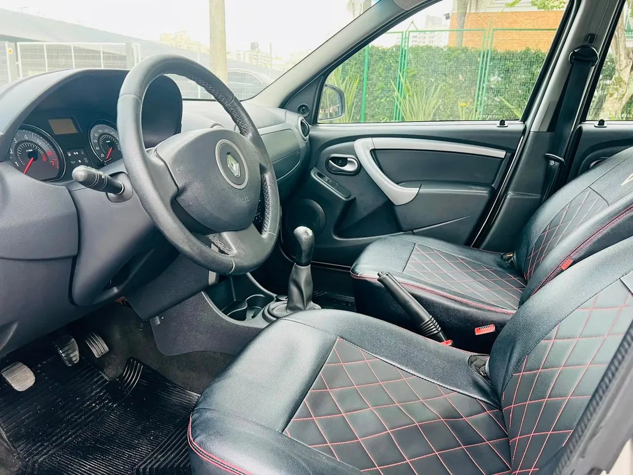 Renault Logan Expression Hi-flex 1.6 8V 4P 2013 - Foto 4