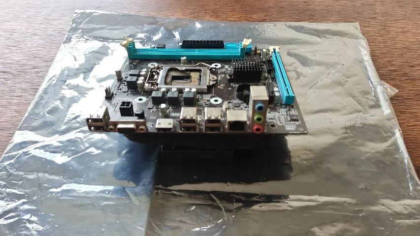 Placa mãe GOLINE H55 LGA 1156 + i5 650 