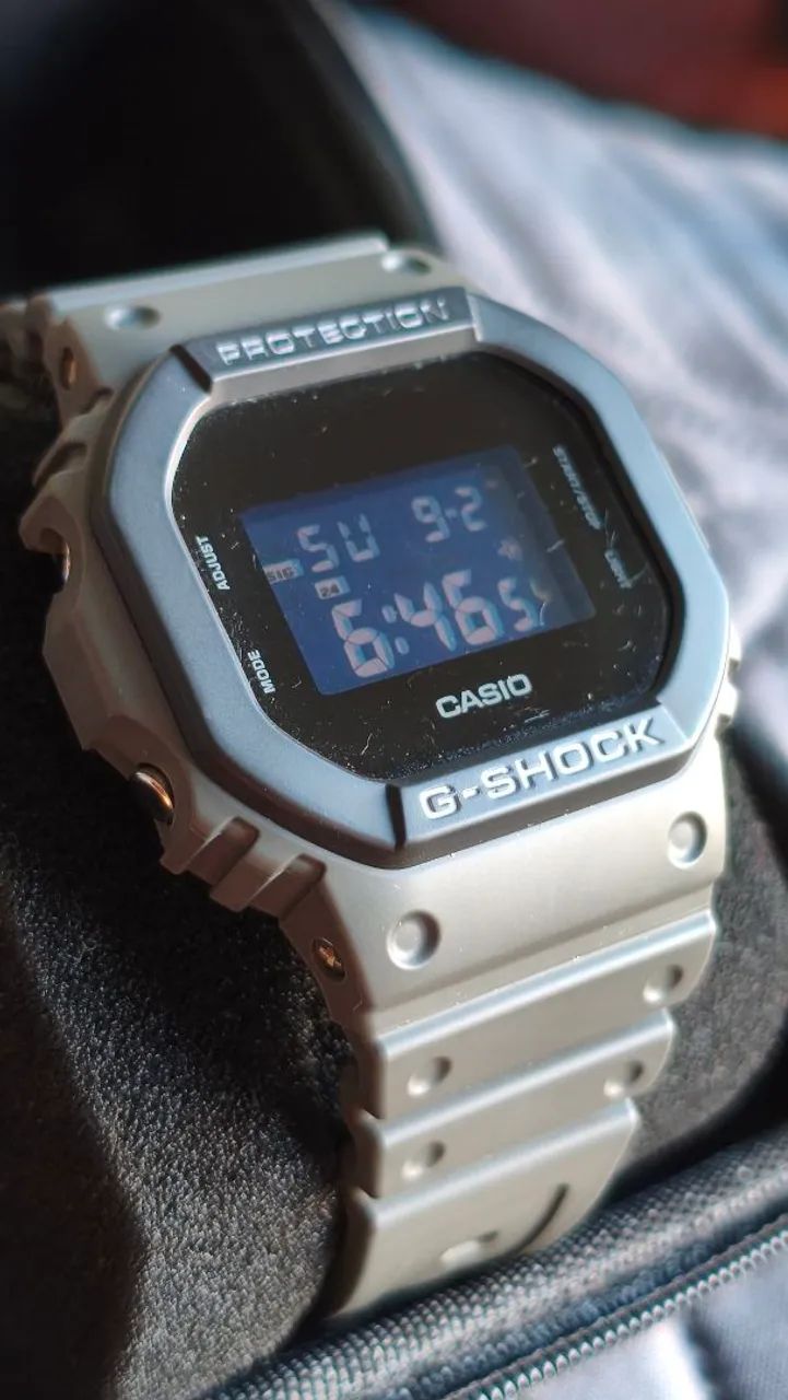 Relógio Casio G-Shock DW5610uu Cinza<br><br>DW5610uu Cinza