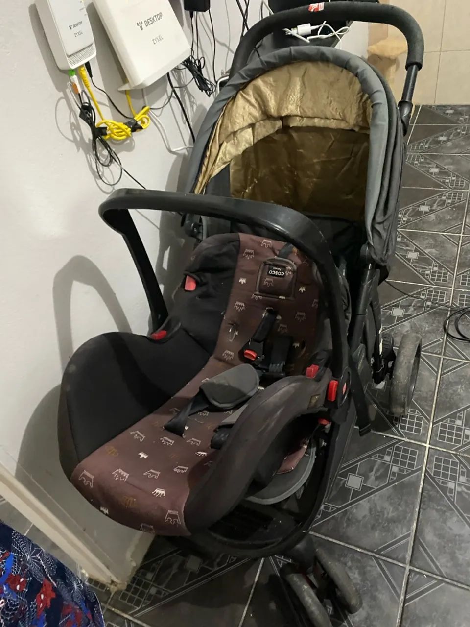 Carrinho com bebê conforto Cosco  - Foto 2