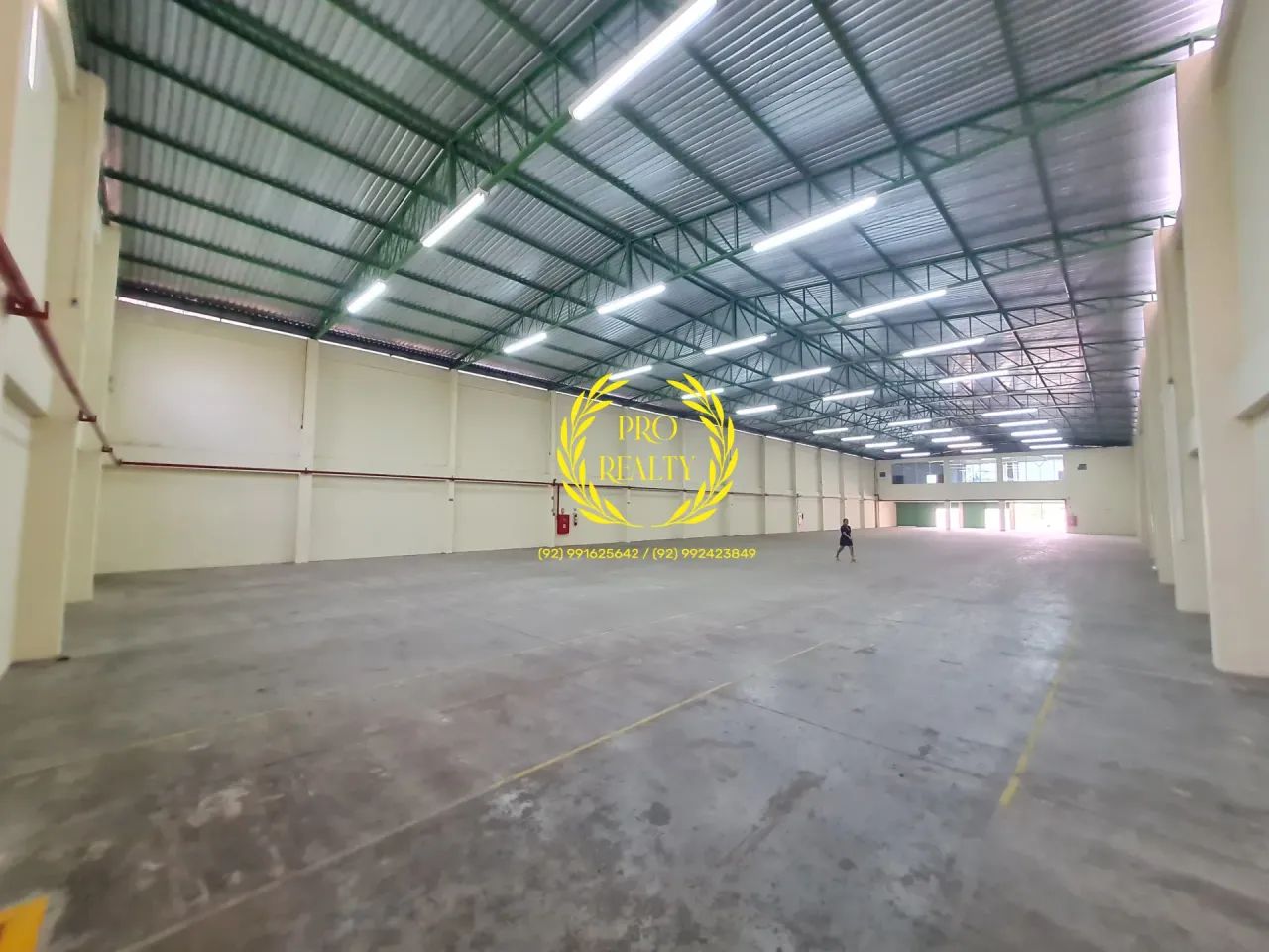 Galpão Habite-se e AVCB  1500 m² com Docas e Pátio -Zona Oeste