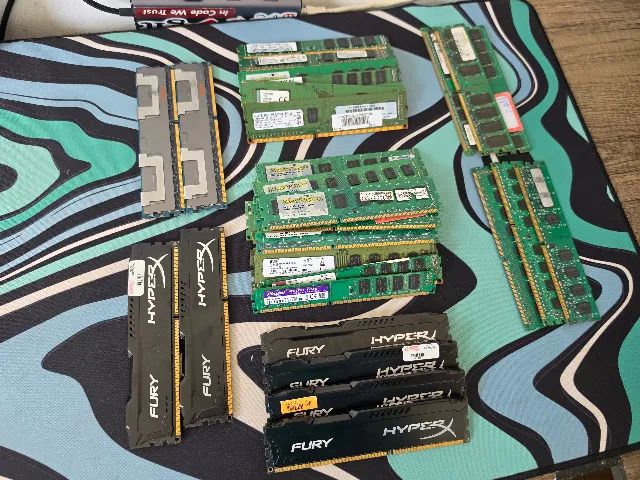 Lote 46 Memórias RAM Desktop DDR3 e DDR2 - HyperX Fury e mais