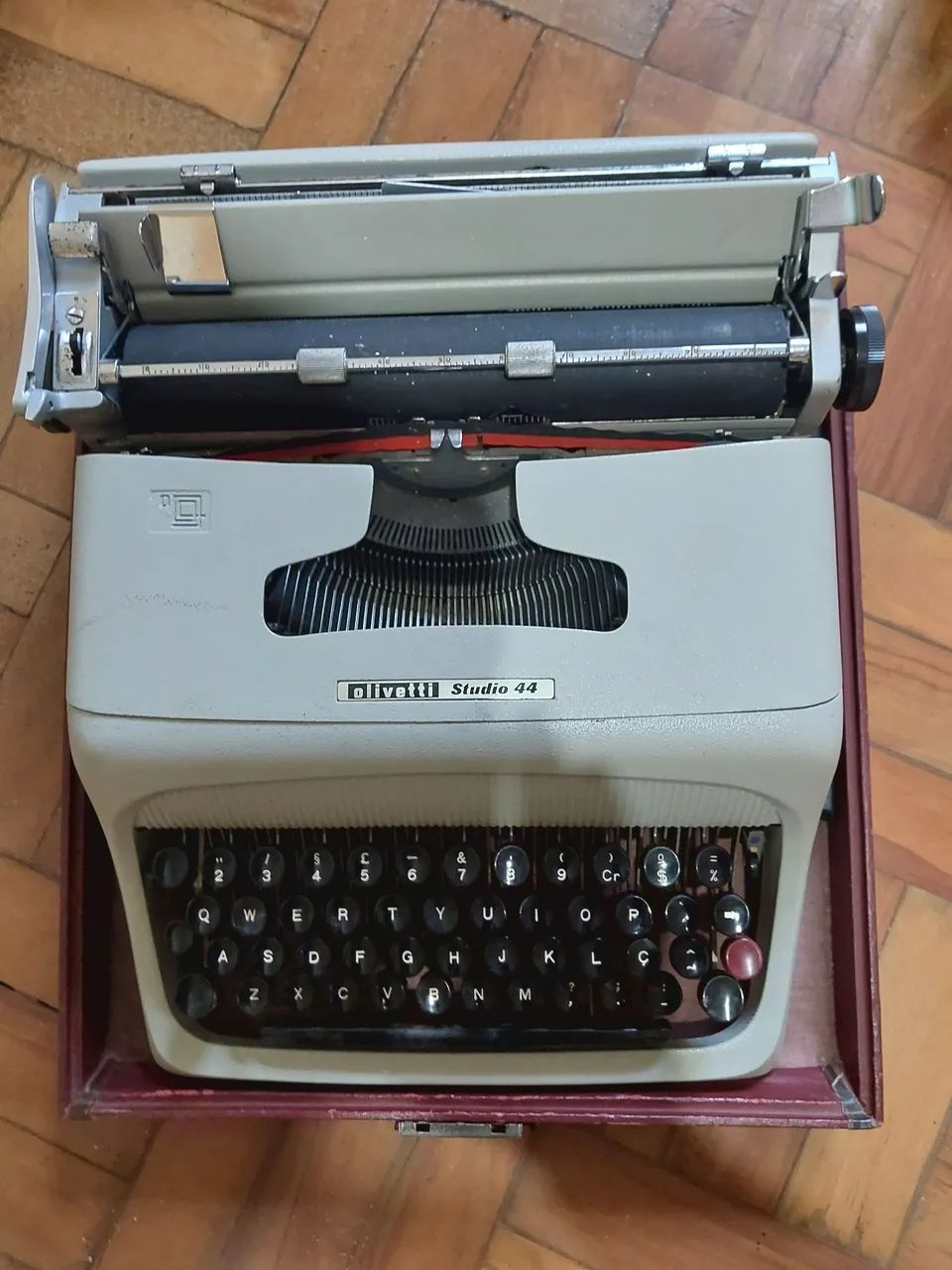 MÁQUINA DE ESCREVER OLIVETTI