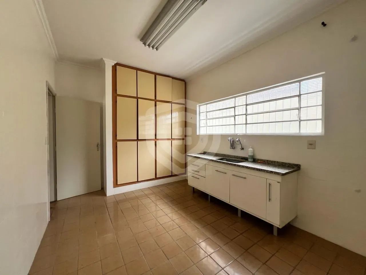 CASA COMERCIAL E RESIDENCIAL, ÓTIMA LOCALIZAÇÃO. - Foto 4