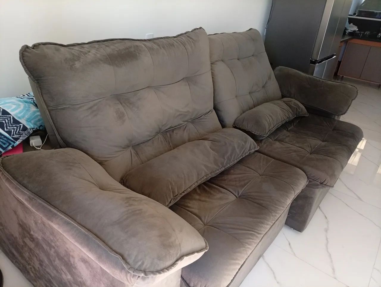 Vendo sofá retrátil...bem inteiro  - Foto 3