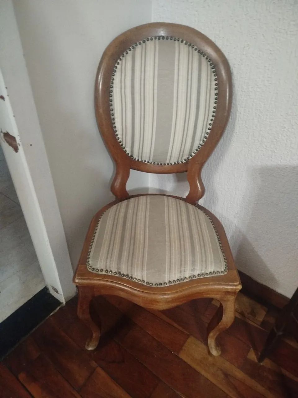 Cadeiras maciças medalhão  - Foto 2
