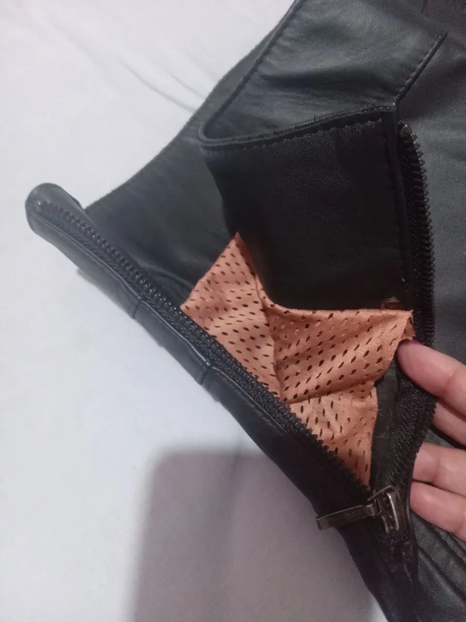 Calça em couro.  - Foto 3