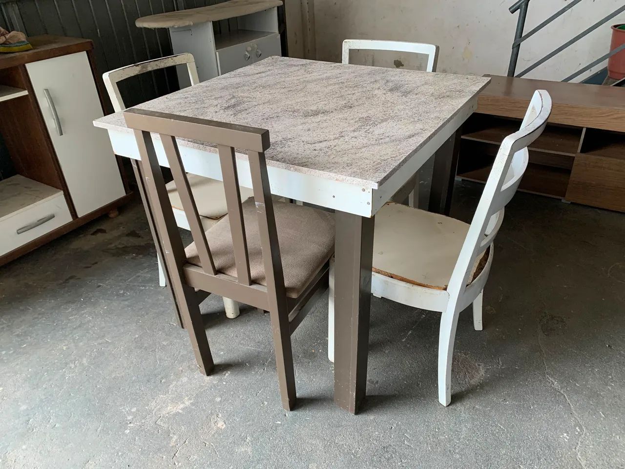 Mesa Com 4 Cadeiras Usadas !! 