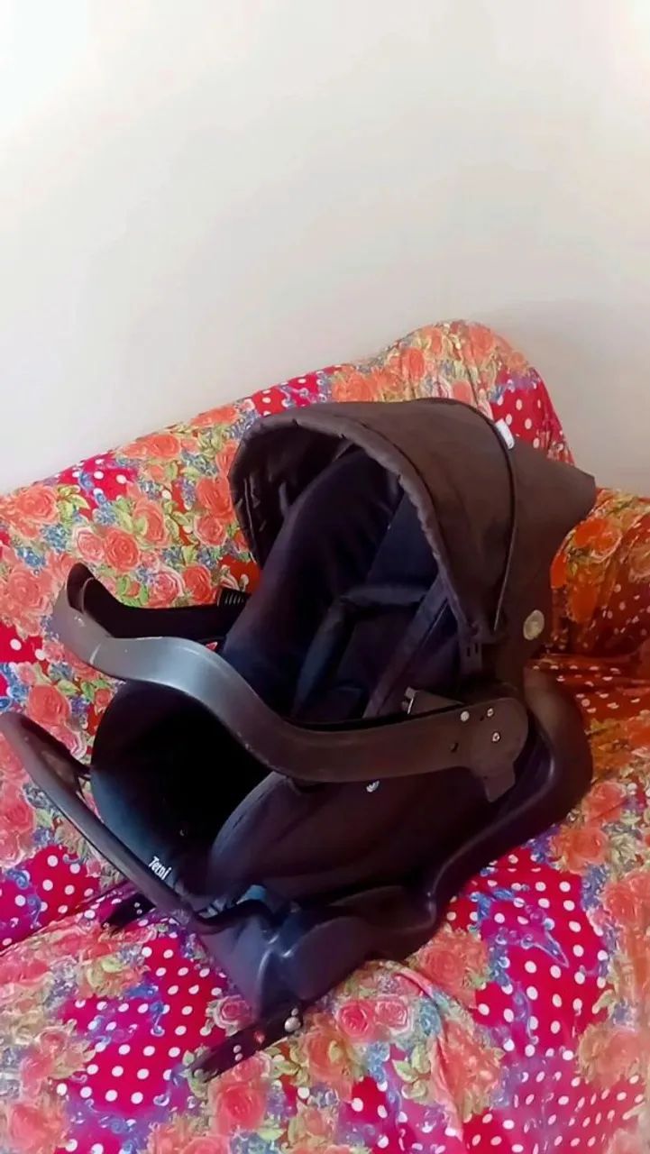 Bebê conforto com trava de segurança  - Foto 3