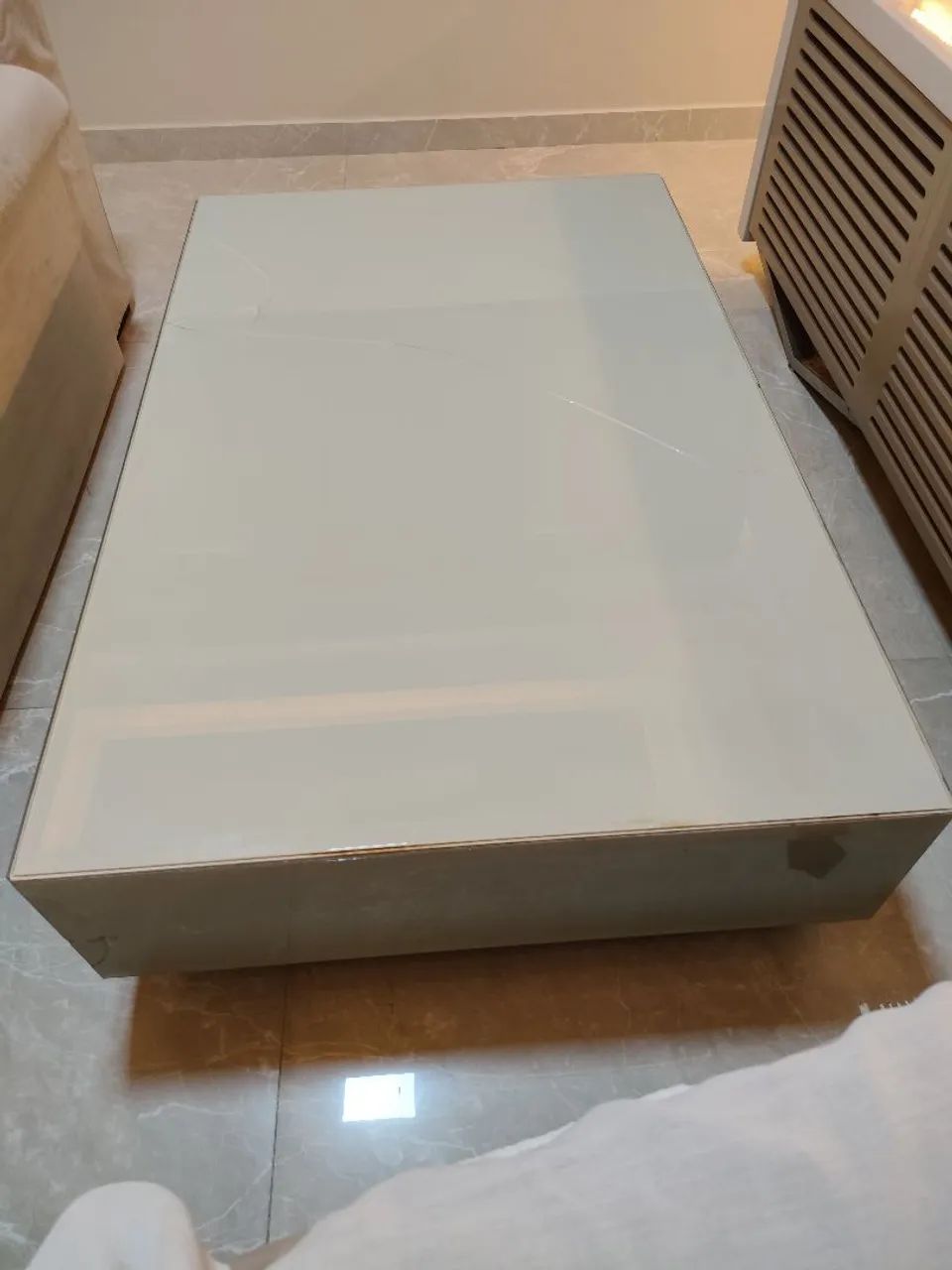 Mesa de centro em Laca e vidro